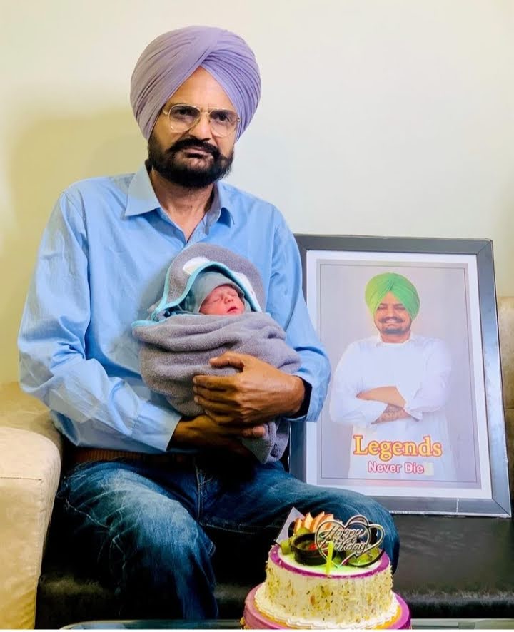 sidhu moosewala father with newborn baby